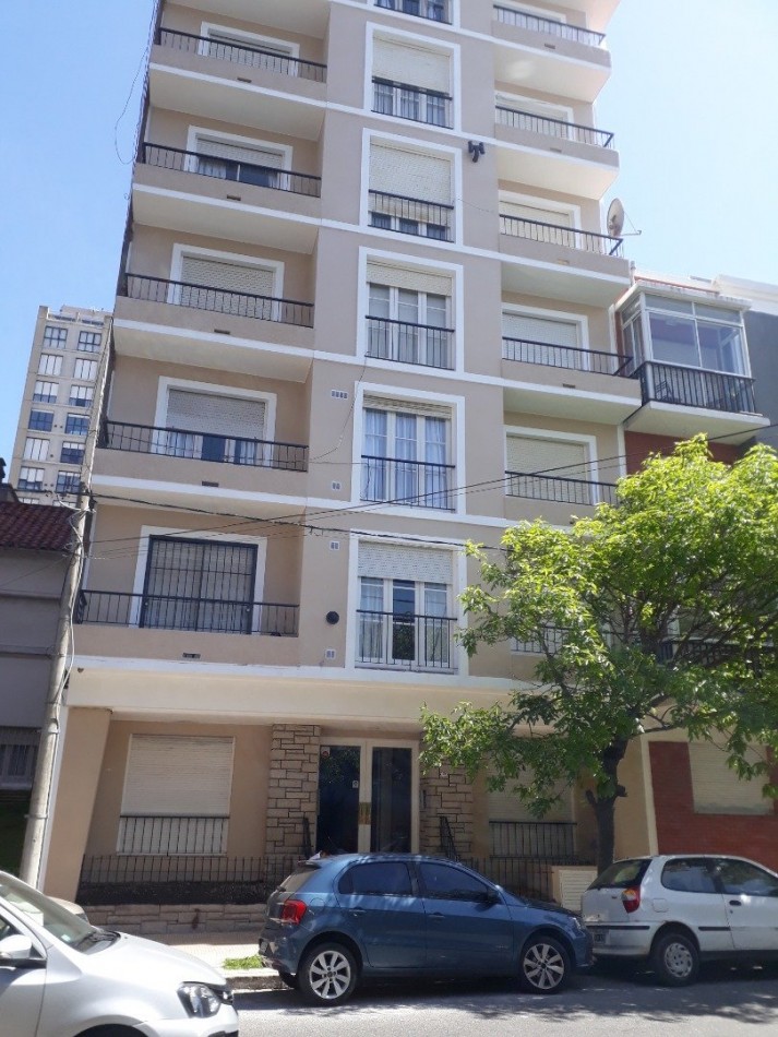 Depto 2 amb en venta contrafrente zona Playa Grande 