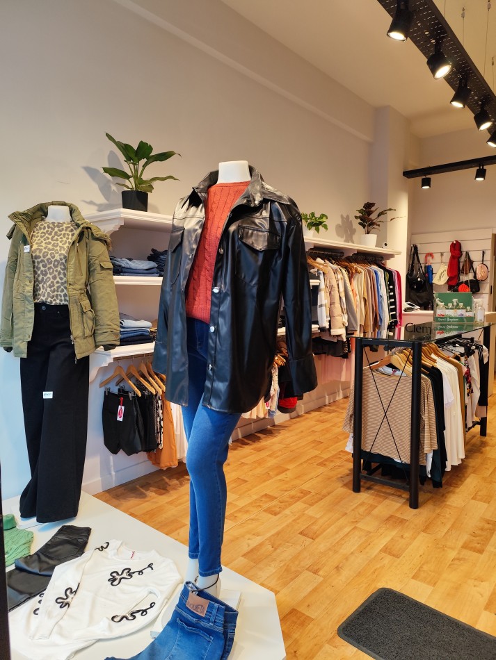 VENTA FONDO DE COMERCIO LOCAL DE INDUMENTARIA 