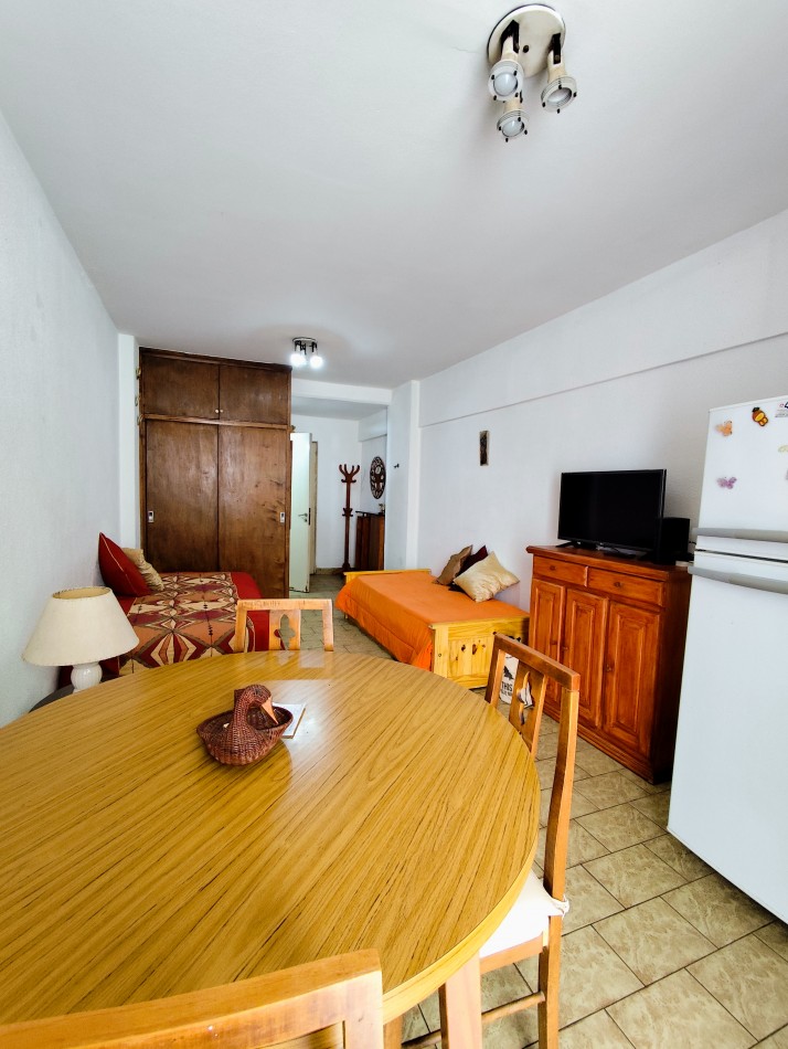 Depto un amb alquiler temporal. Colon y Cordoba 