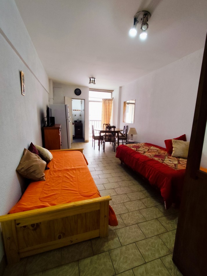 Depto un amb alquiler temporal. Colon y Cordoba 