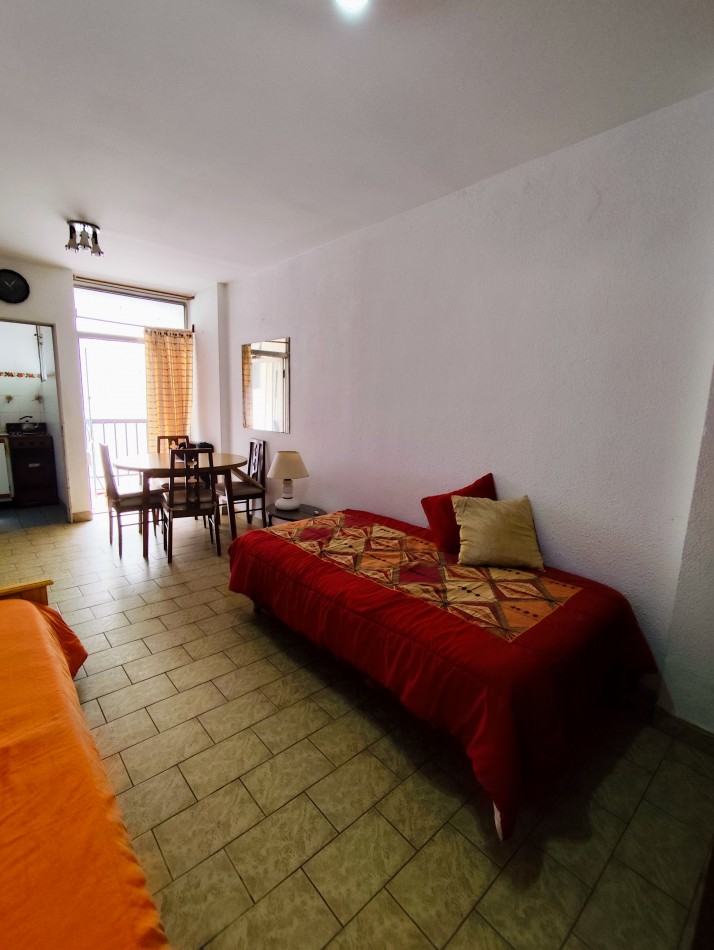 Depto un amb alquiler temporal. Colon y Cordoba 