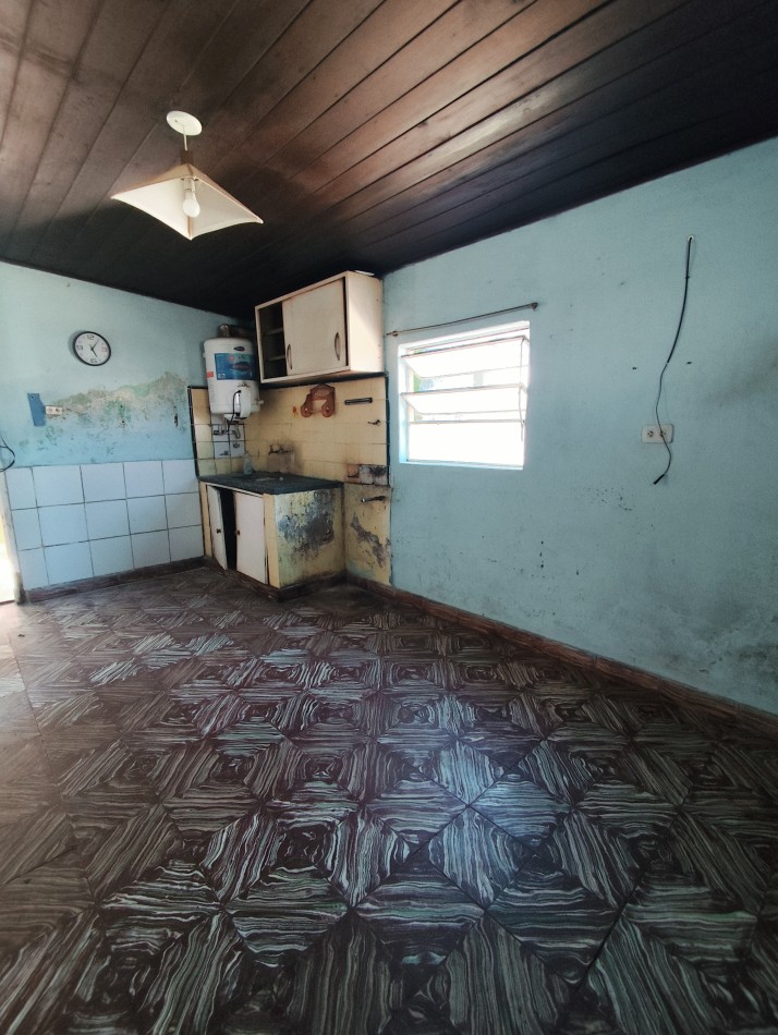 Venta de propiedad en block. Dos casas de 3 amb. Con entrada para auto 