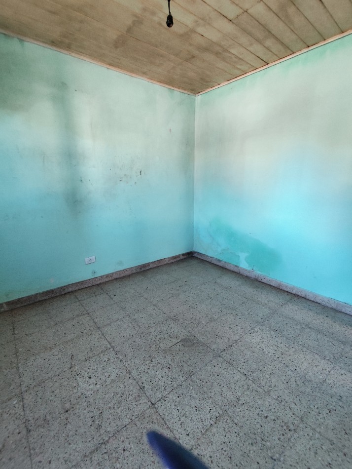 Venta de propiedad en block. Dos casas de 3 amb. Con entrada para auto 