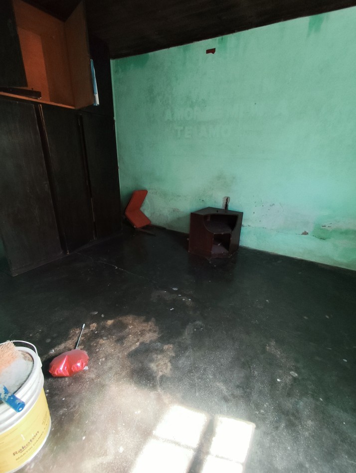 Venta de propiedad en block. Dos casas de 3 amb. Con entrada para auto 