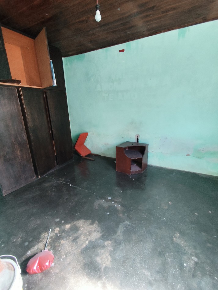 Venta de propiedad en block. Dos casas de 3 amb. Con entrada para auto 