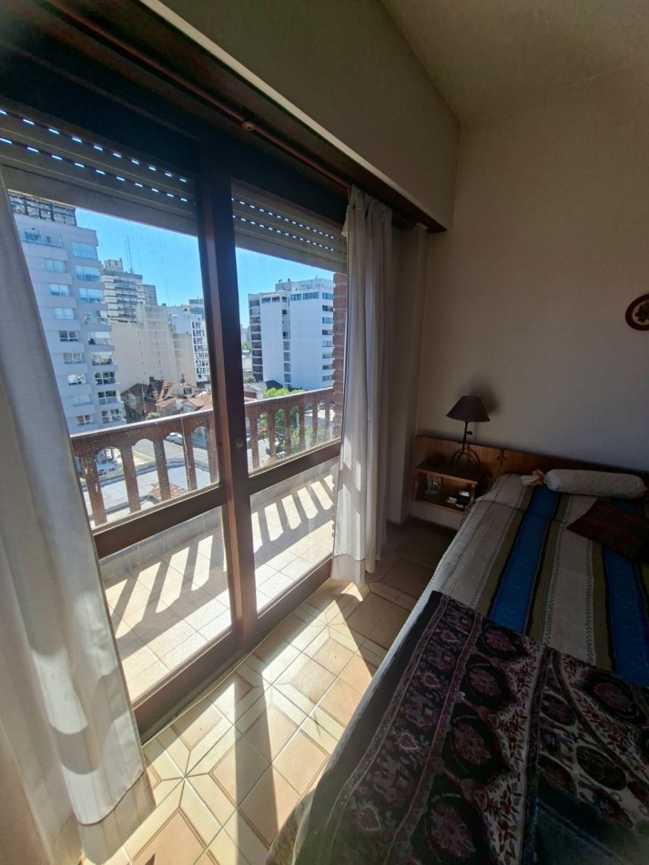 Depto un amb con balcon amplio y muy luminoso.