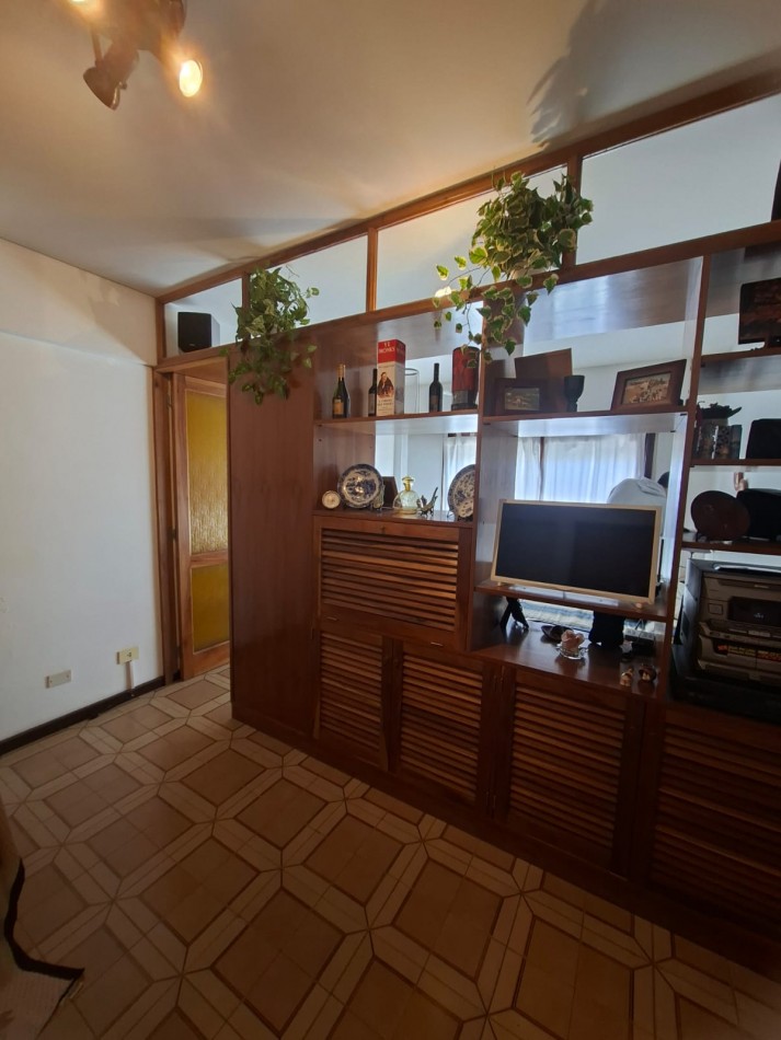 Depto un amb con balcon amplio y muy luminoso.