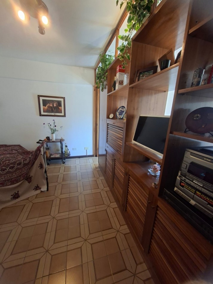 Depto un amb con balcon amplio y muy luminoso.