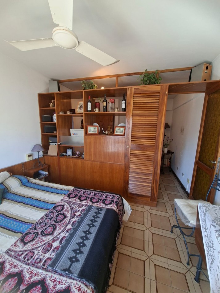 Depto un amb con balcon amplio y muy luminoso.