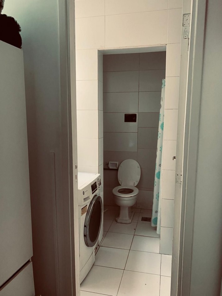 Semi piso de 3 amb con dependencia. Con baulera. Buenos Aires 2427 