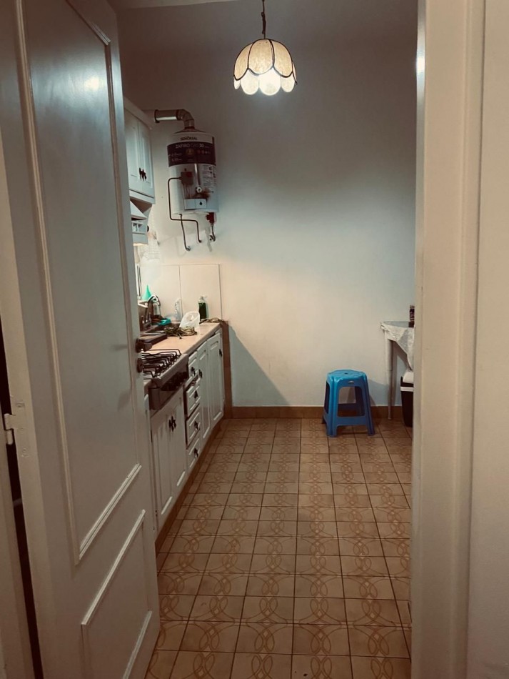 Semi piso de 3 amb con dependencia. Con baulera. Buenos Aires 2427 