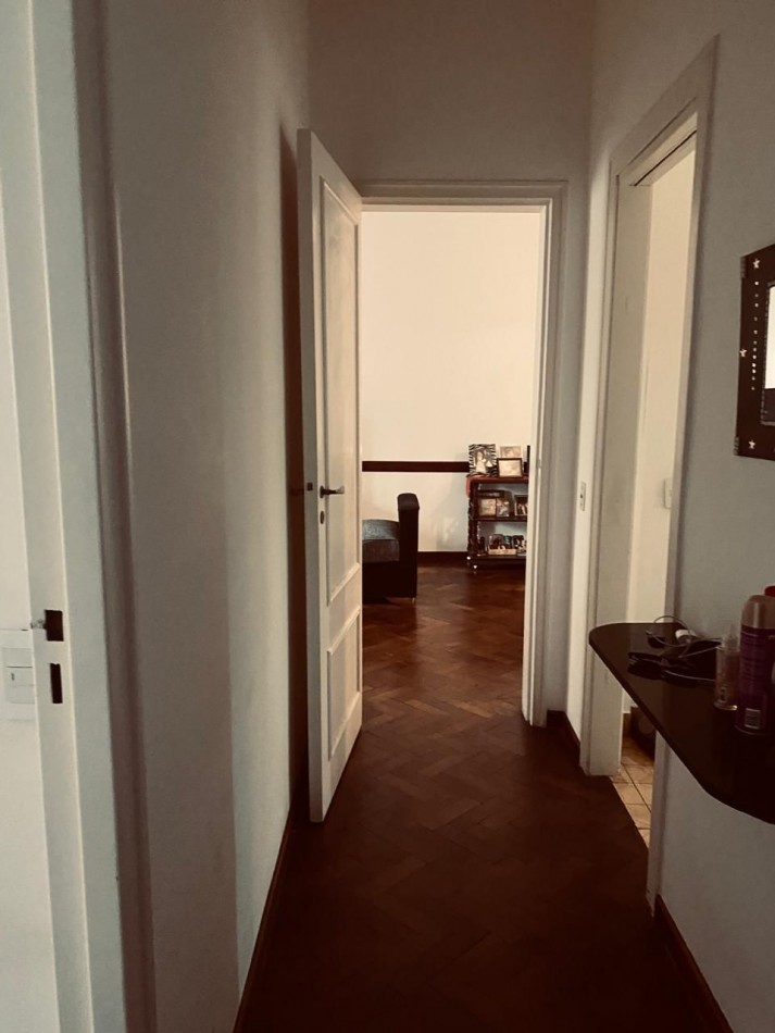 Semi piso de 3 amb con dependencia. Con baulera. Buenos Aires 2427 