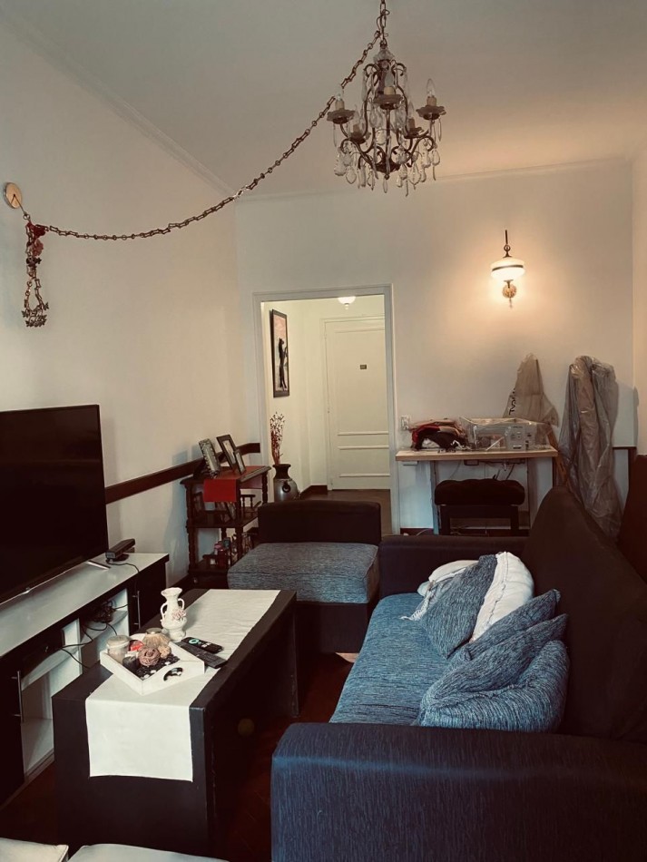 Semi piso de 3 amb con dependencia. Con baulera. Buenos Aires 2427 