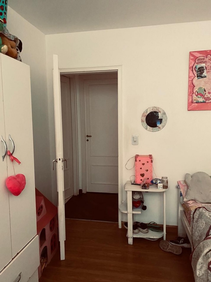 Semi piso de 3 amb con dependencia. Con baulera. Buenos Aires 2427 