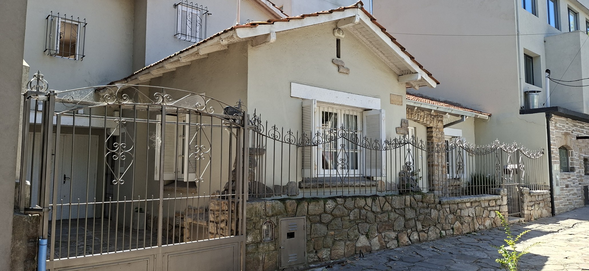 CHALET 4 AMBIENTES CON GARAGE ESTILO MARPLATENSES