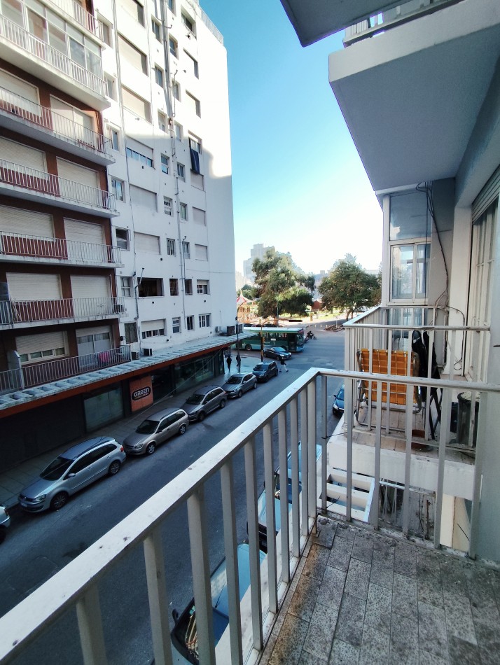 Alquiler 24 m depto dos amb. Con balcon zona Plaza Colon 