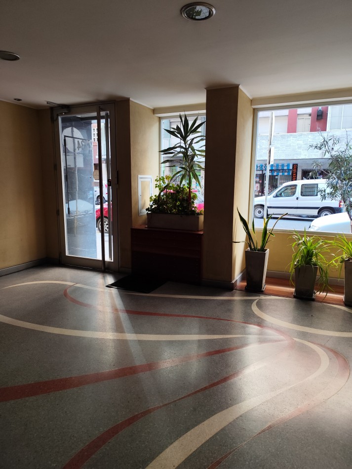 Alquiler 24 m depto dos amb. Con balcon zona Plaza Colon 