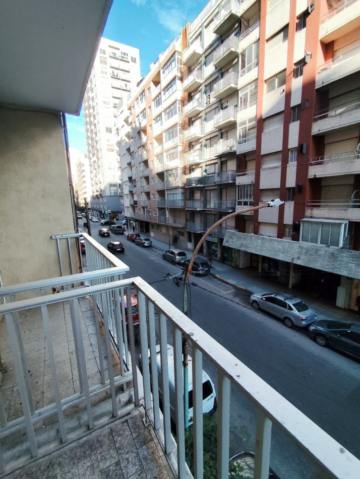 Alquiler 24 m depto dos amb. Con balcon zona Plaza Colon 