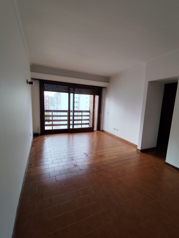 Alquiler 24m depto un amb con balcon a la calle plaza Mitre