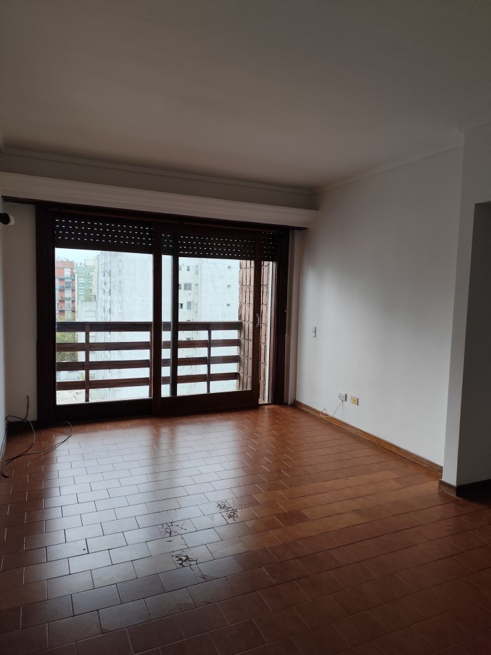 Alquiler 24m depto un amb con balcon a la calle plaza Mitre