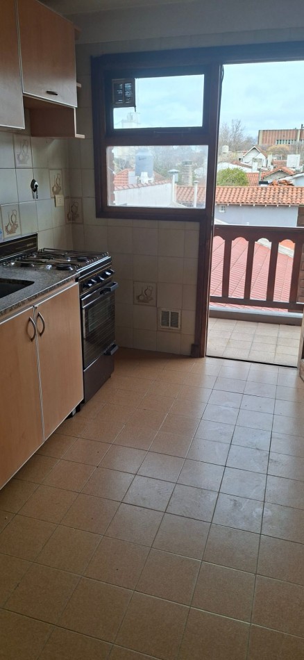 1 amb amplio con balcon