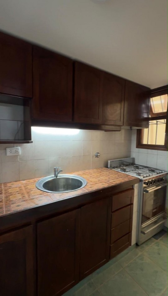 Alquiler 24m.Duplex 2 amb con cochera Parque Luro. 