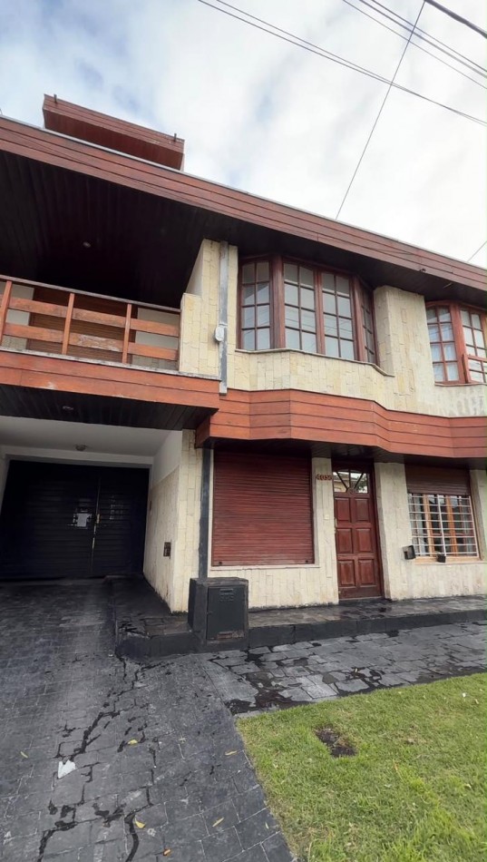 Alquiler 24m.Duplex 2 amb con cochera Parque Luro. 