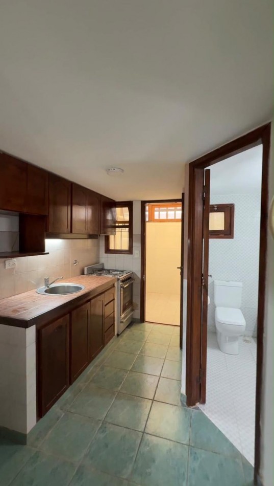 Alquiler 24m.Duplex 2 amb con cochera Parque Luro. 