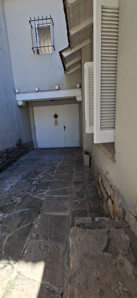 CHALET 4 AMBIENTES CON GARAGE ESTILO MARPLATENSES