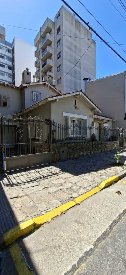 CHALET 4 AMBIENTES CON GARAGE ESTILO MARPLATENSES