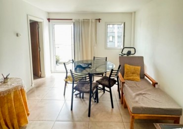 Depto dos amb en alquiler con balcon a la calle y cochera descubierta 